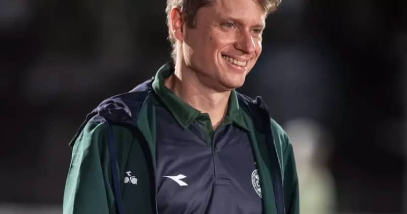 Coritiba confirma permanência de Fernando Seabra após negociações com o Vasco