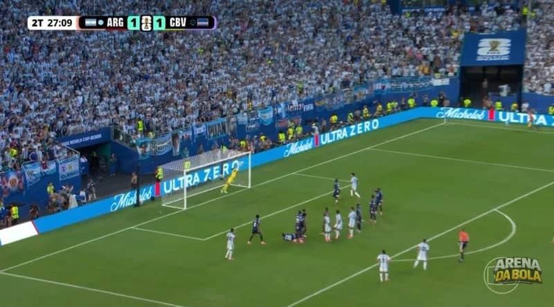Defesa sensacional do goleiro Voza na cobrança de falta de Messi da Copa 2026