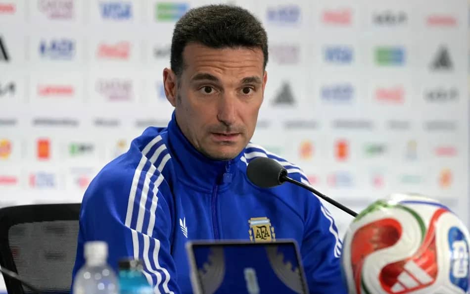 Scaloni comenta sobre alegações de favorecimento à Argentina na Copa do Mundo