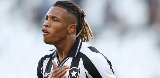 Palmeiras supera concorrência de clubes europeus e avança por Danilo, do Botafogo