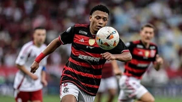 Flamengo recebe proposta do Porto por Daniel Sales