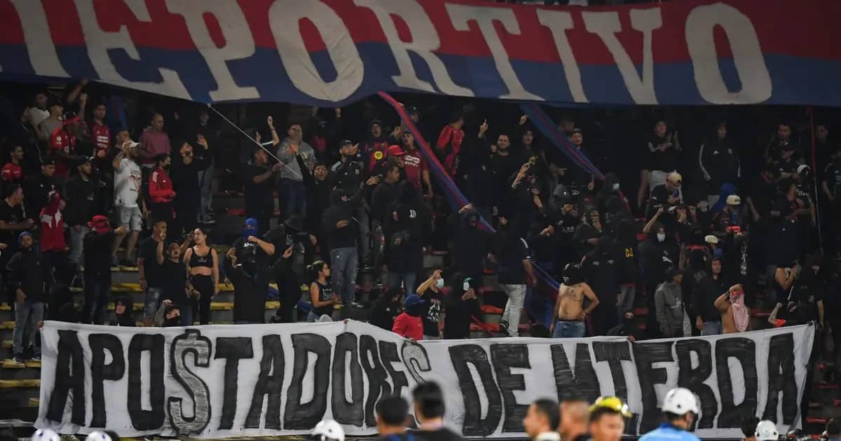 Independiente Medellín jogará sem torcida contra o Vasco na Sul-Americana; entenda a punição