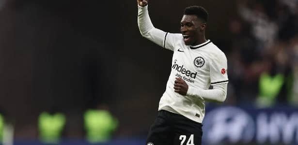 São Paulo acerta contratação de Aurélio Buta, lateral ex-Eintracht Frankfurt