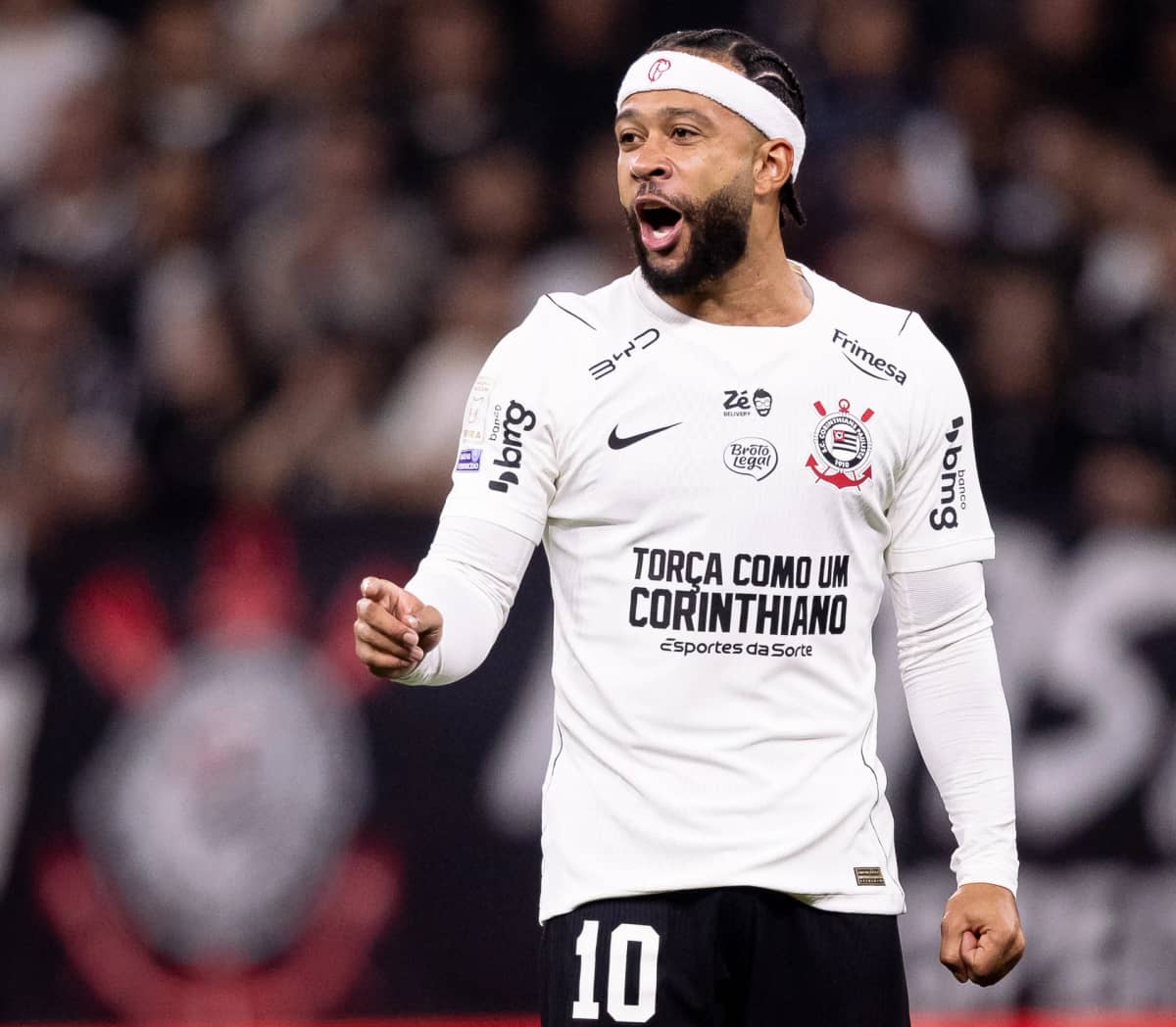 Memphis Depay faz post enigmático em meio a indefinições contratuais no Corinthians