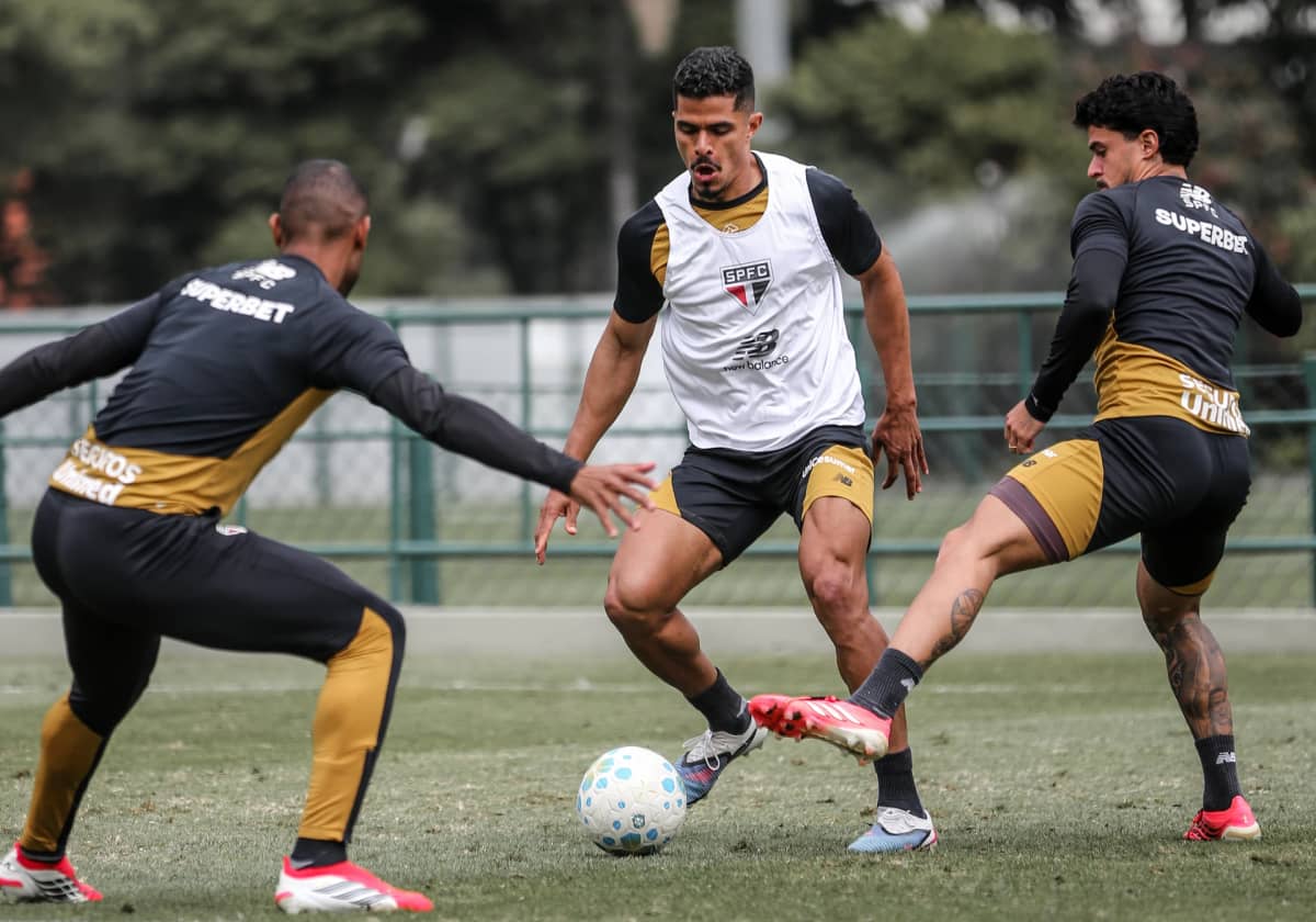 São Paulo realiza treino intenso nesta terça-feira; confira as fotos