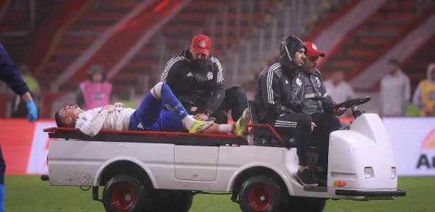 Gabriel Pec sofre fratura na estreia pelo Cruzeiro após entrada dura de zagueiro do Internacional | Brasileirão 2026