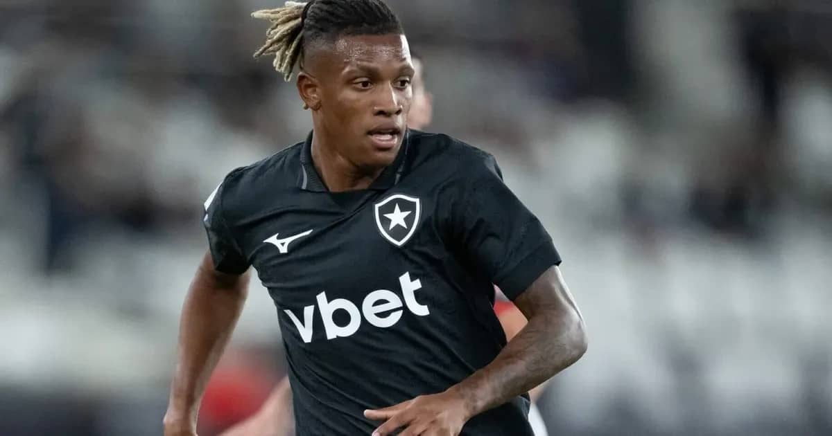 Danilo frustra Palmeiras e beija escudo do Botafogo ao entrar em campo — foto 2