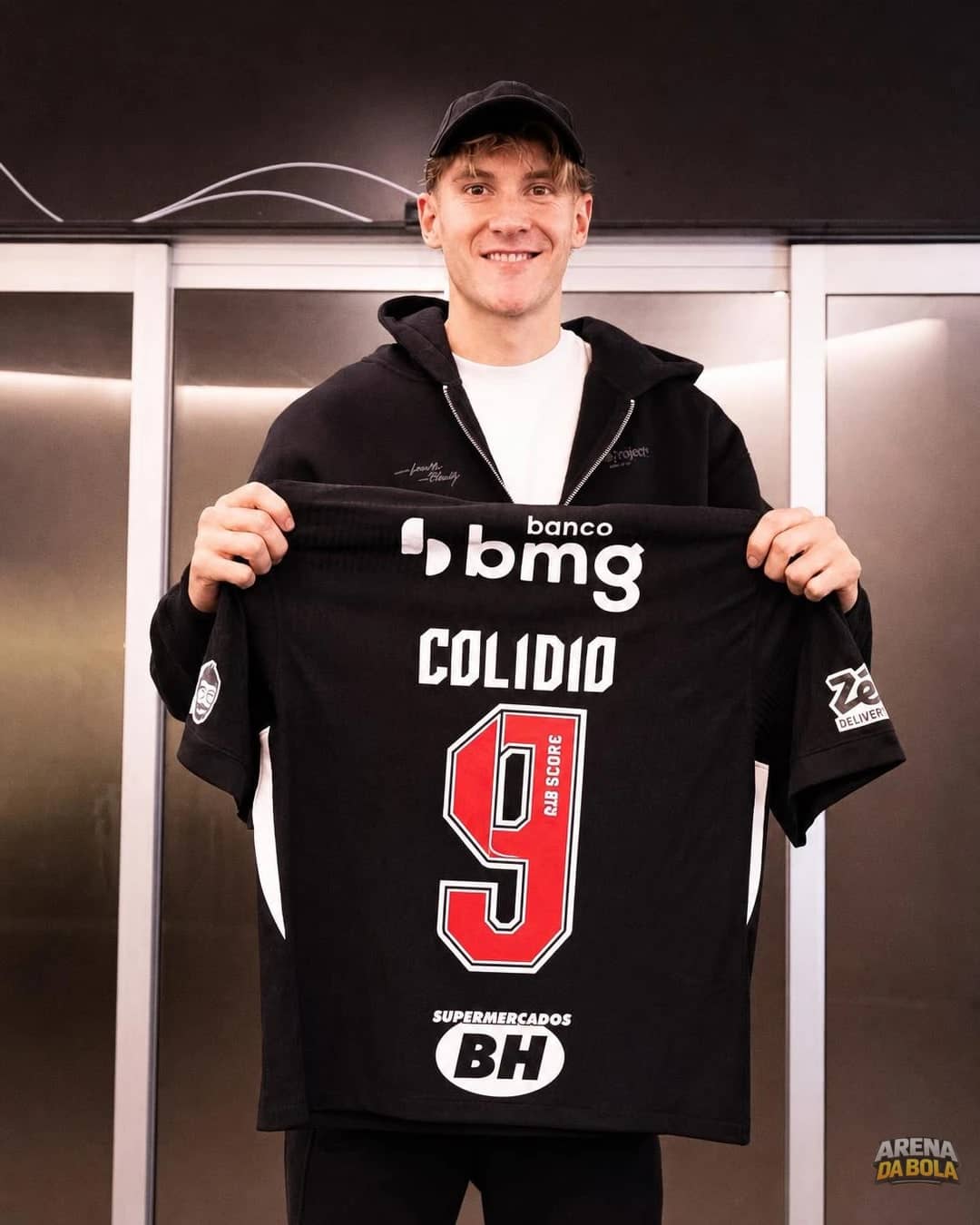 Vasco anuncia Facundo Colidio, atacante argentino ex-River Plate