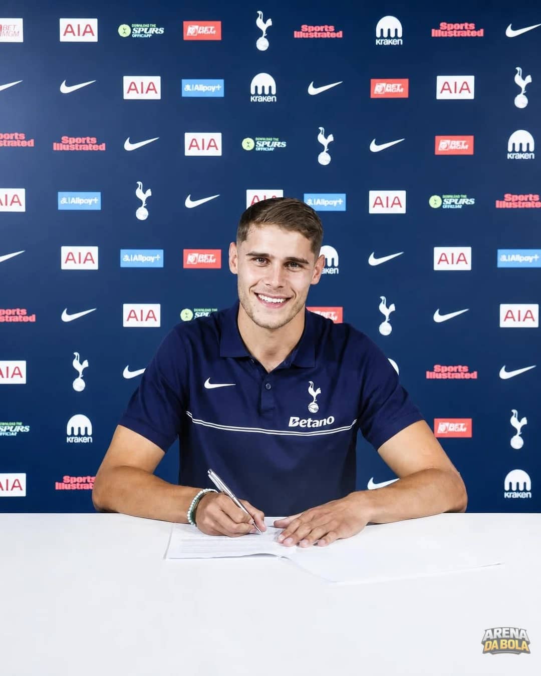 🚨 Micky van de Ven assina novo contrato de cinco anos com o Tottenham