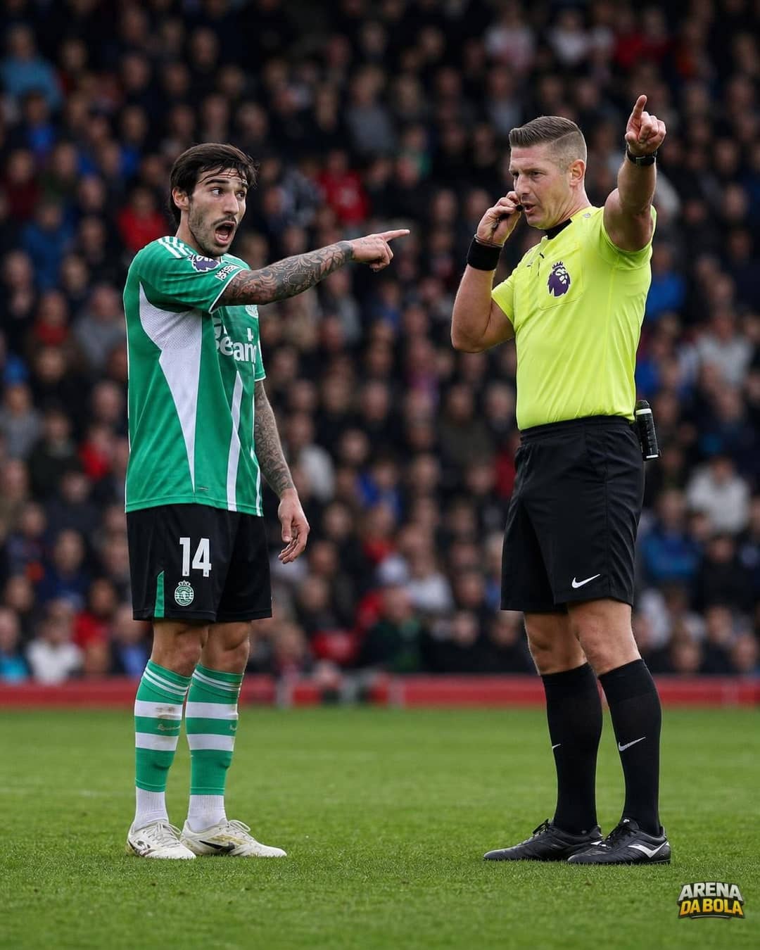 Premier League libera áudio de árbitros e jogadores nas transmissões