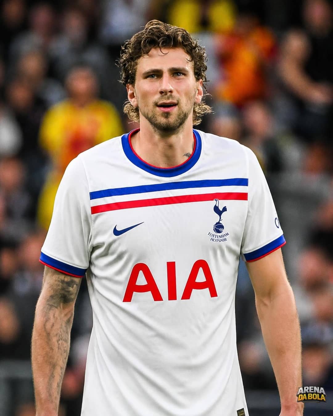 Tottenham avalia Illia Zabarnyi, do PSG, após recuo do Liverpool