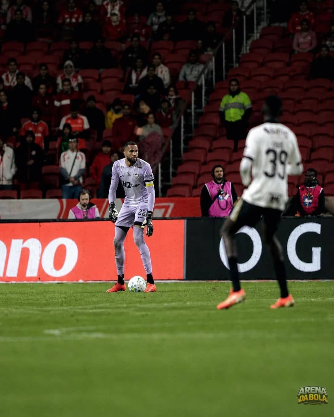 Regra contra cera: Internacional x Atlético-MG e o lance com Everson