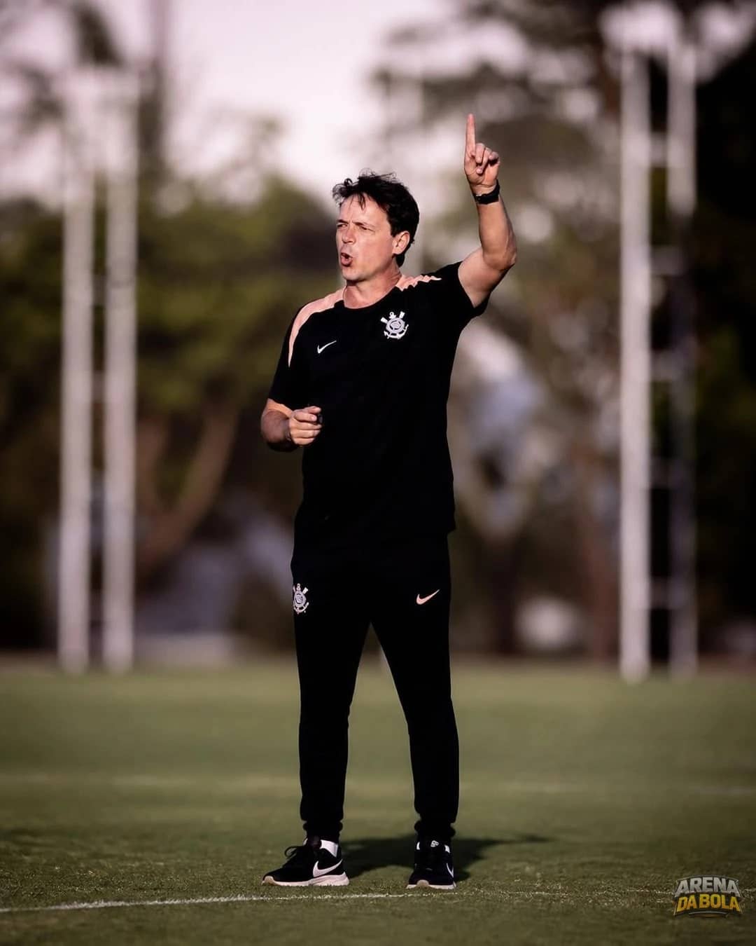 Corinthians enfrenta Coritiba com 10 desfalques importantes