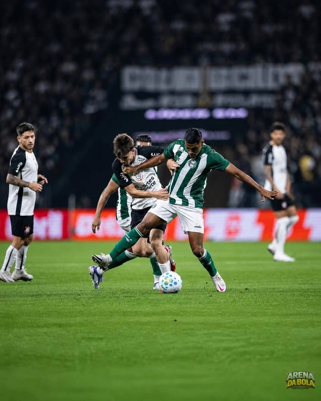 Corinthians quer manter boa fase contra o Coritiba no Couto Pereira