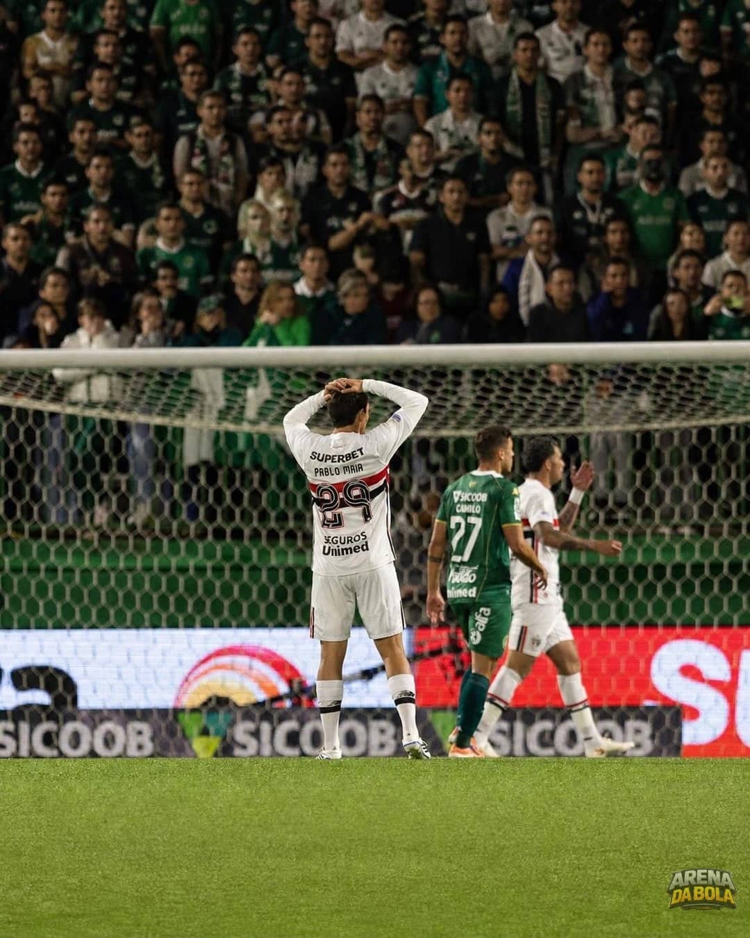 Clubes tradicionais lutam contra o fantasma do rebaixamento no Campeonato Brasileiro