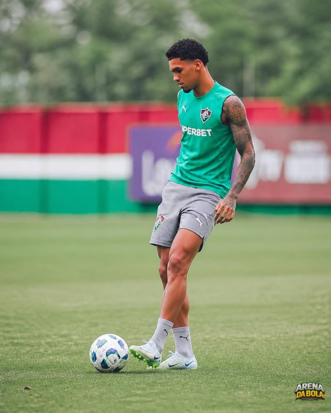 Riquelme decide pelo Fluminense e recebe elogios de Paulo Henrique Ganso