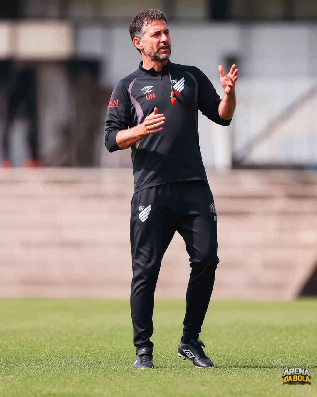 Athletico-PR renova contrato de Odair Hellmann até dezembro de 2027