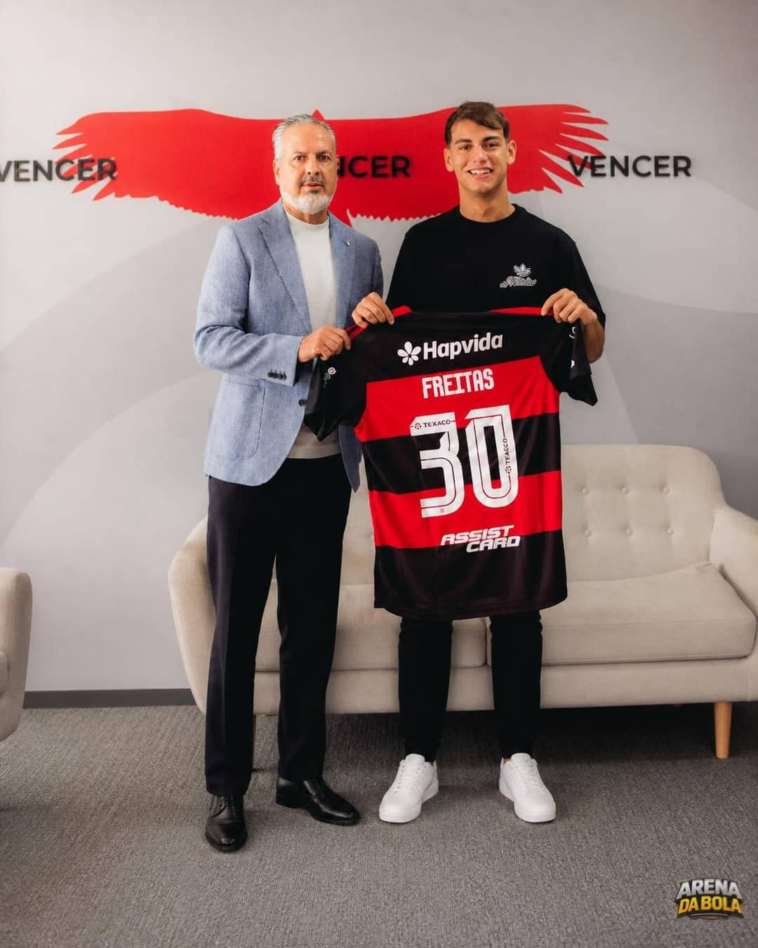 Joaquín Freitas chega do River Plate e assina com o Flamengo até 2031
