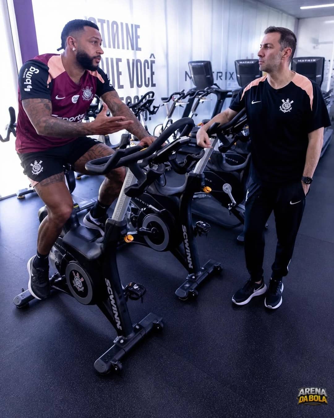 Corinthians ganha retornos, mas Memphis Depay segue fora de treino | Brasileirão 2026