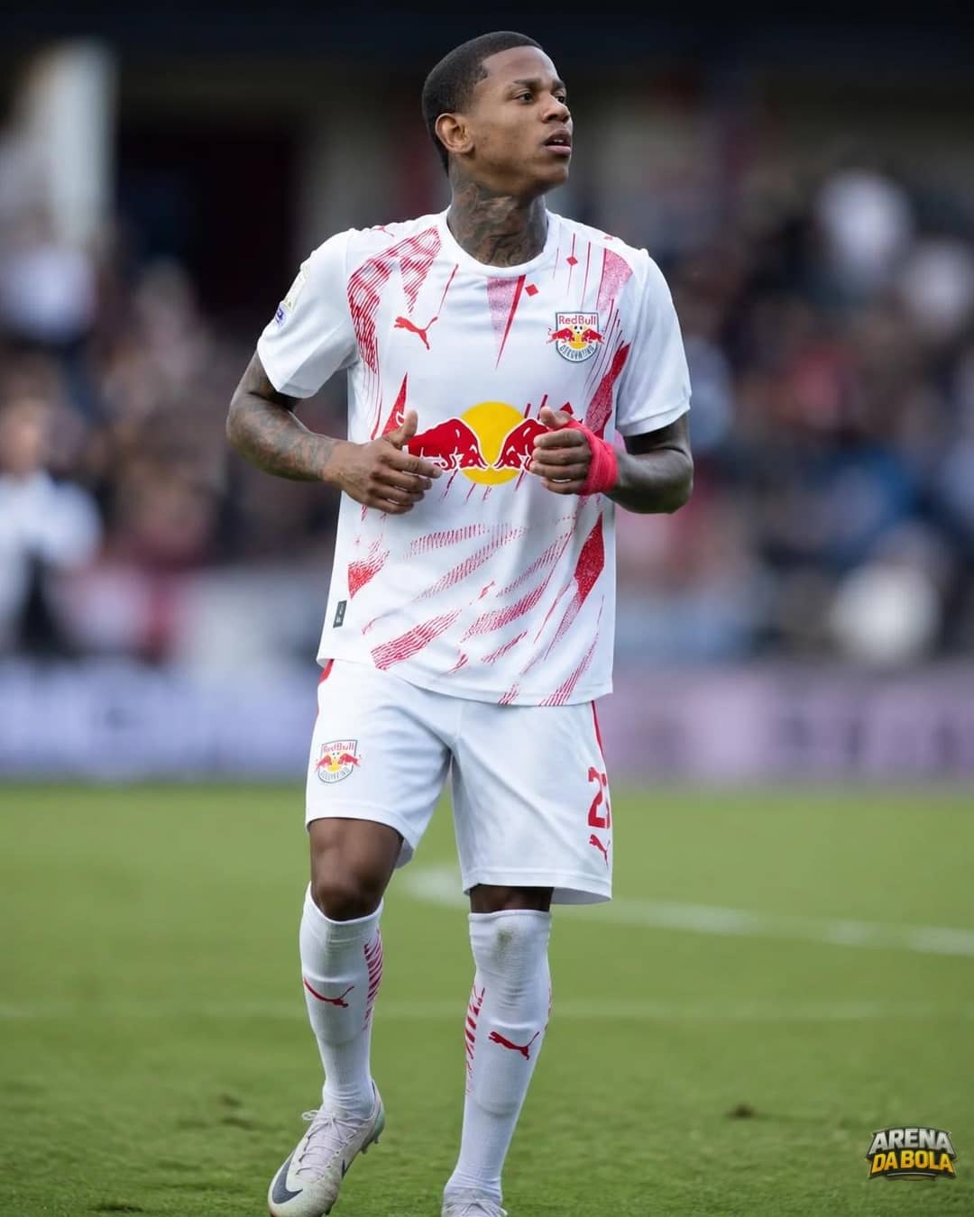Wallace Yan dá assistência na estreia pelo Red Bull Bragantino