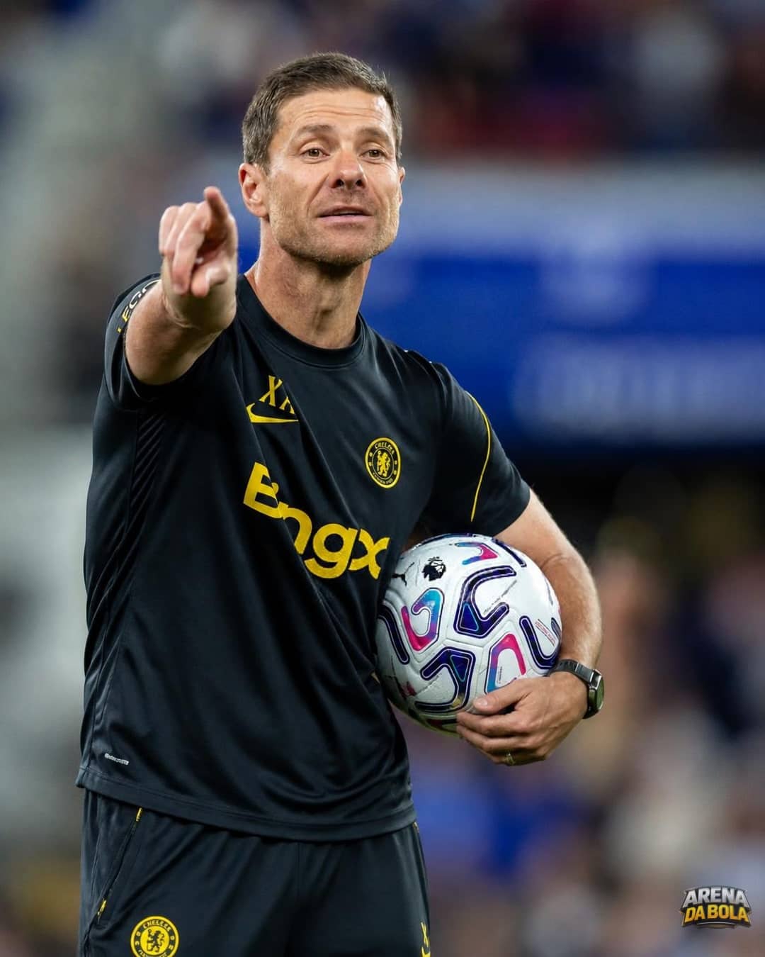 Chelsea de Xabi Alonso perde por 1-2 para o Arsenal, e deixa Estevão no banco