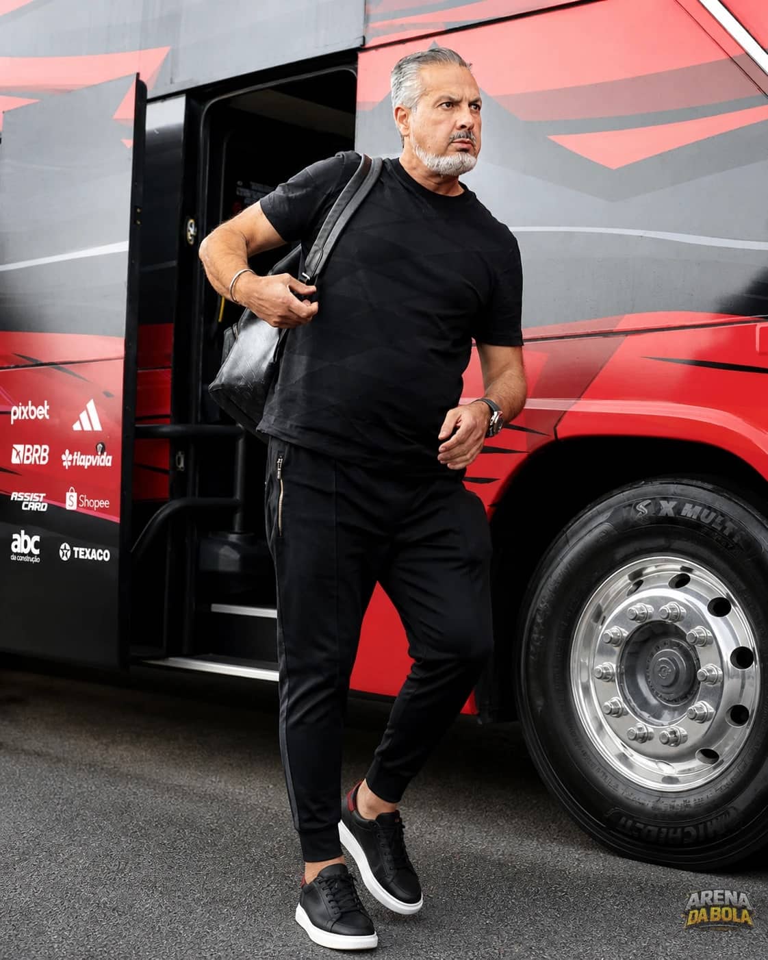 Boto explica por que permanência de Plata muda busca do Flamengo por reforço