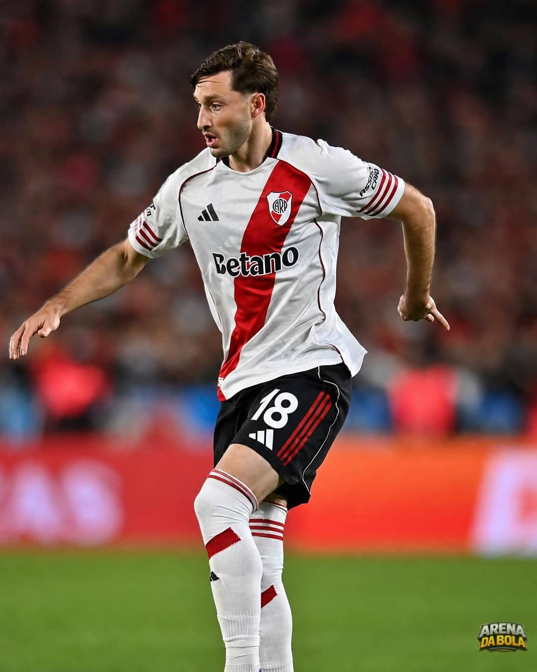 Cruzeiro espera acordo entre Flamengo e River para contratar Viña