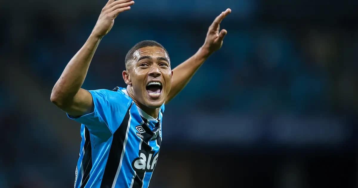 Carlos Vinícius tem futuro incerto no Grêmio e atrai interesse de clubes