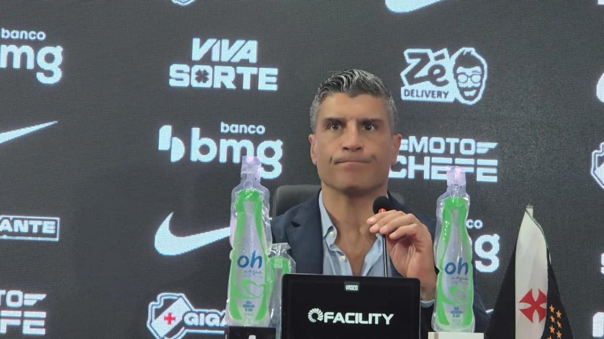 Pedro Emanuel lamenta derrota do Vasco para o Vitória e destaca falta de confiança no ataque