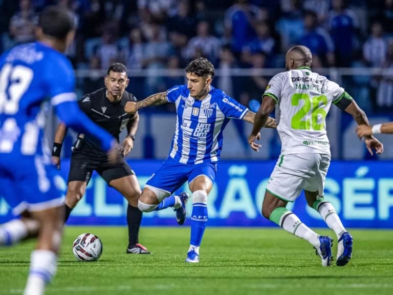 América-MG sofre virada relâmpago do Avaí e permanece na lanterna da Série B