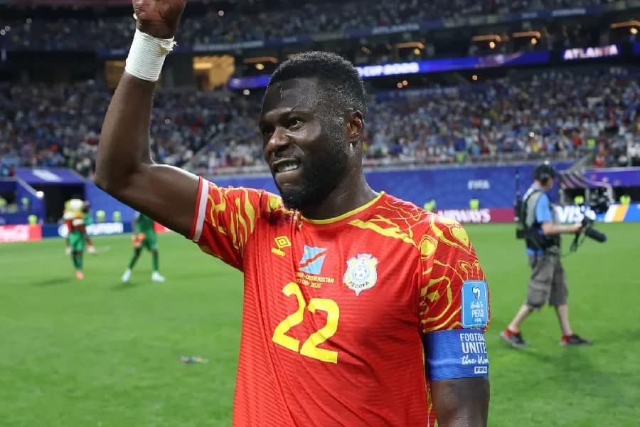 Botafogo mira zagueiro Chancel Mbemba, capitão da RD Congo