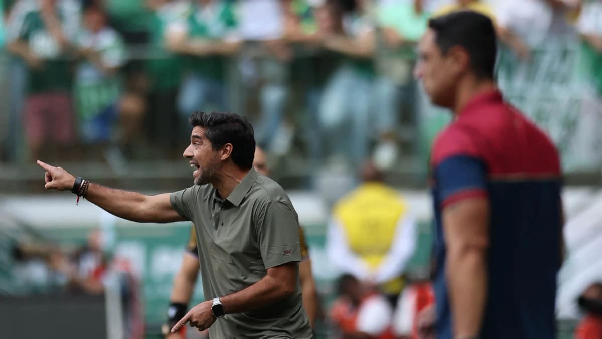 Abel Ferreira explica motivo de Paulinho ficar no banco na vitória do Palmeiras sobre Fortaleza