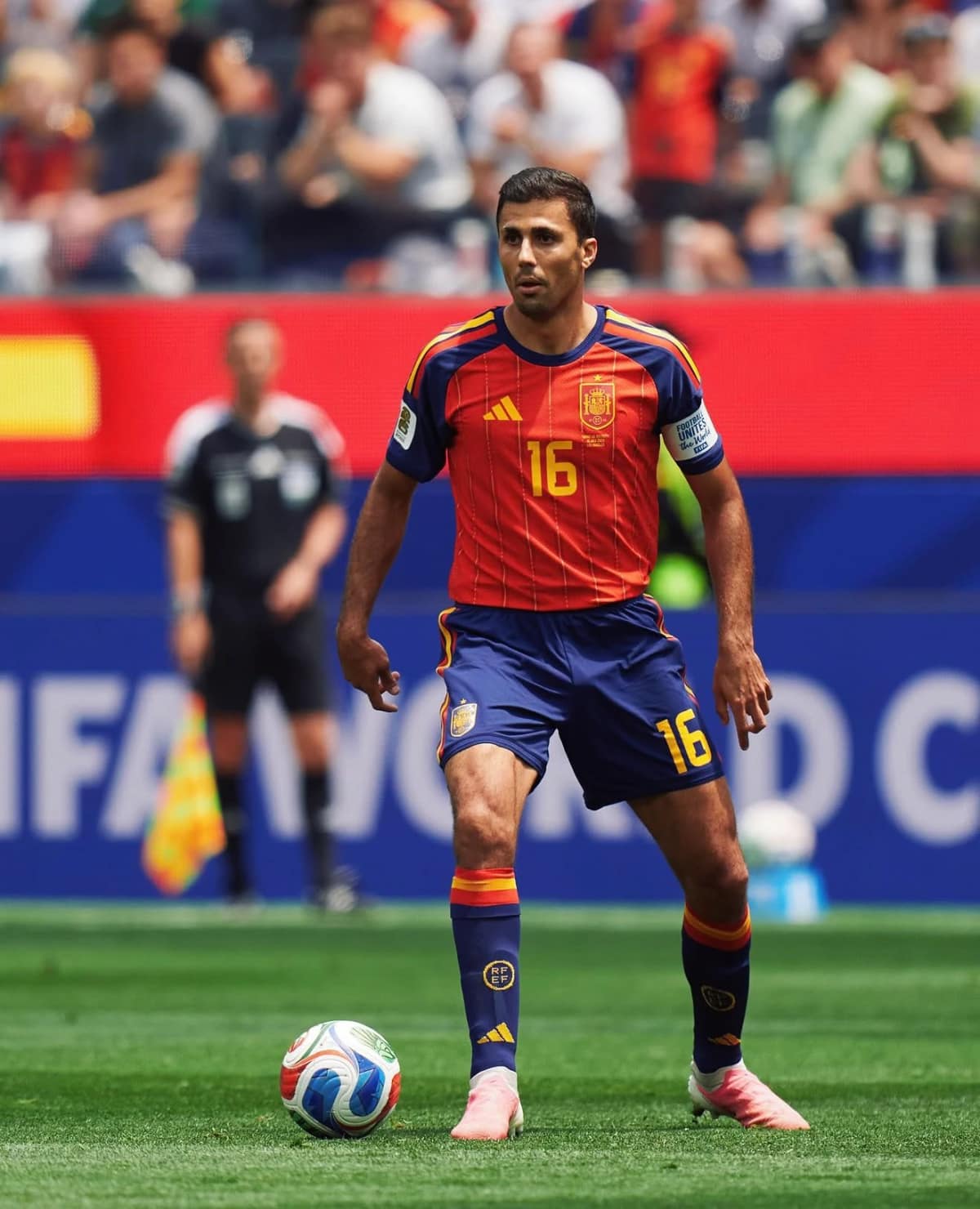 Barcelona pode disputar contratação de Rodri com o Real Madrid