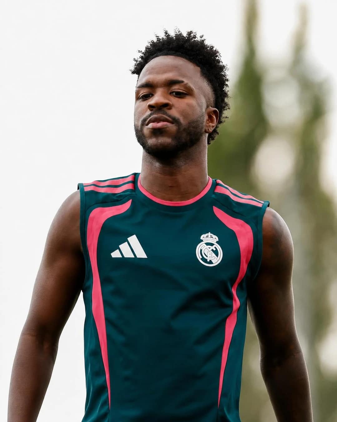 Mourinho é peça-chave na renovação de Vini Jr com o Real Madrid