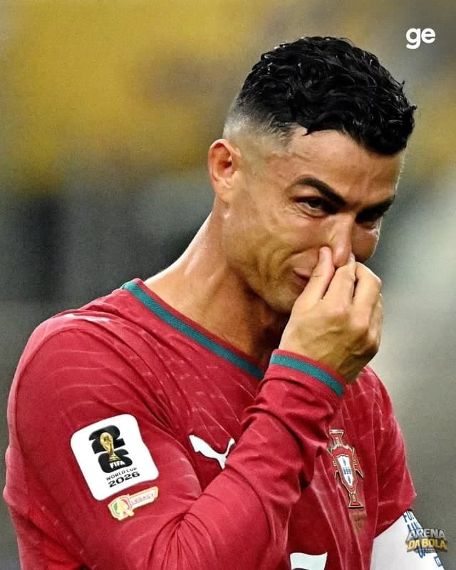 Cristiano Ronaldo se emociona após eliminação de Portugal da Copa 2026 — foto 2