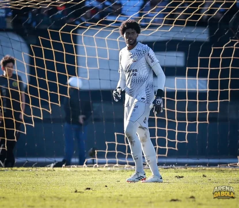 Hugo Souza fala sobre crise financeira no Corinthians: 'Somos afetados' — foto 2