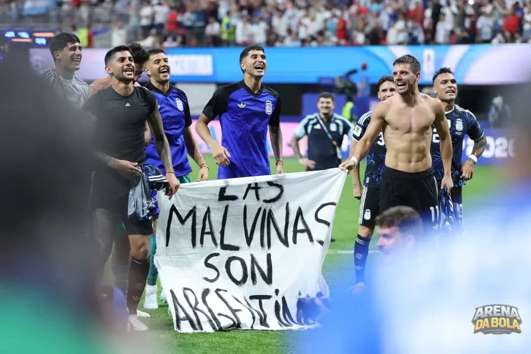 Argentina provoca Inglaterra com faixa sobre as Malvinas após vitória | Copa 2026 — foto 2