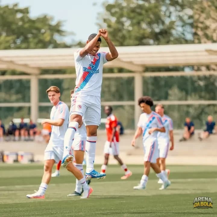 Matheus França brilha com hat-trick em retorno ao Crystal Palace após passagem pelo Vasco — foto 2