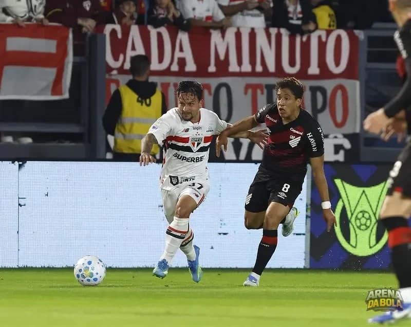 São Paulo e Athletico-PR se enfrentam em emocionante duelo pelo Campeonato Brasileiro — foto 3