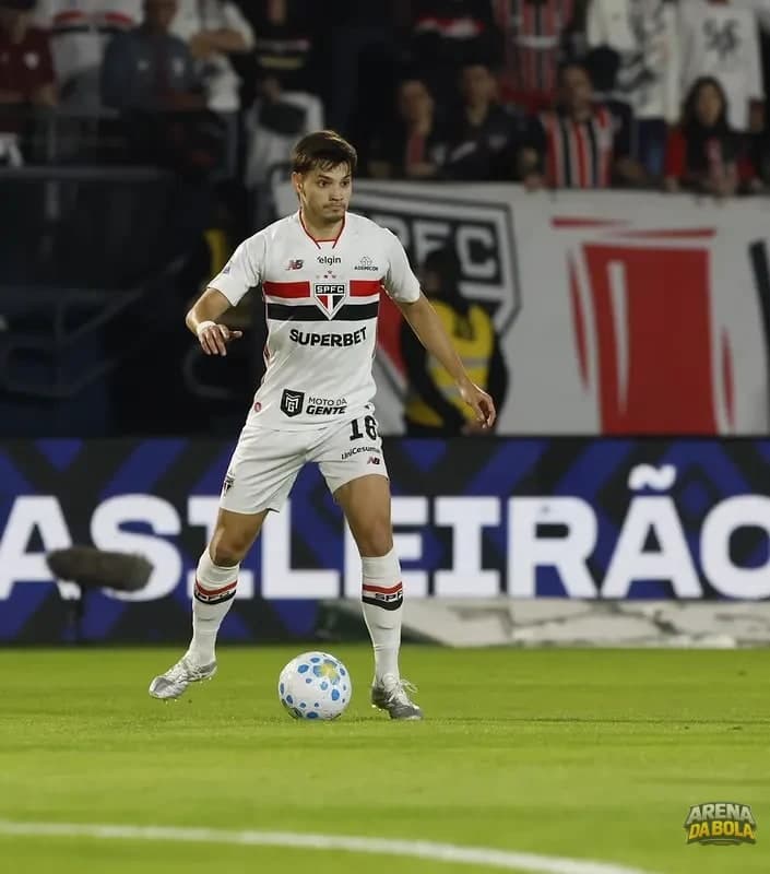 São Paulo e Athletico-PR se enfrentam em emocionante duelo pelo Campeonato Brasileiro — foto 5