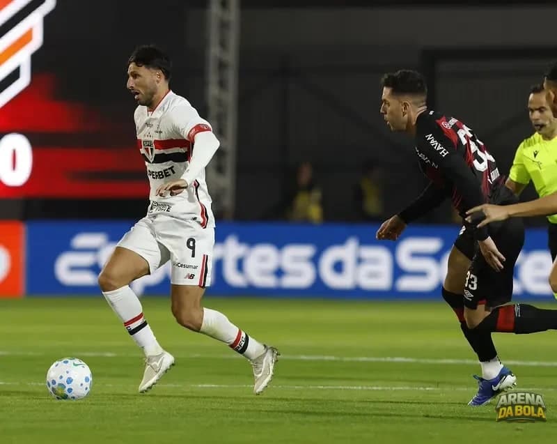 São Paulo e Athletico-PR se enfrentam em emocionante duelo pelo Campeonato Brasileiro — foto 12
