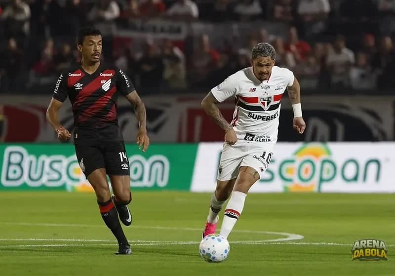 São Paulo e Athletico-PR se enfrentam em emocionante duelo pelo Campeonato Brasileiro — foto 14