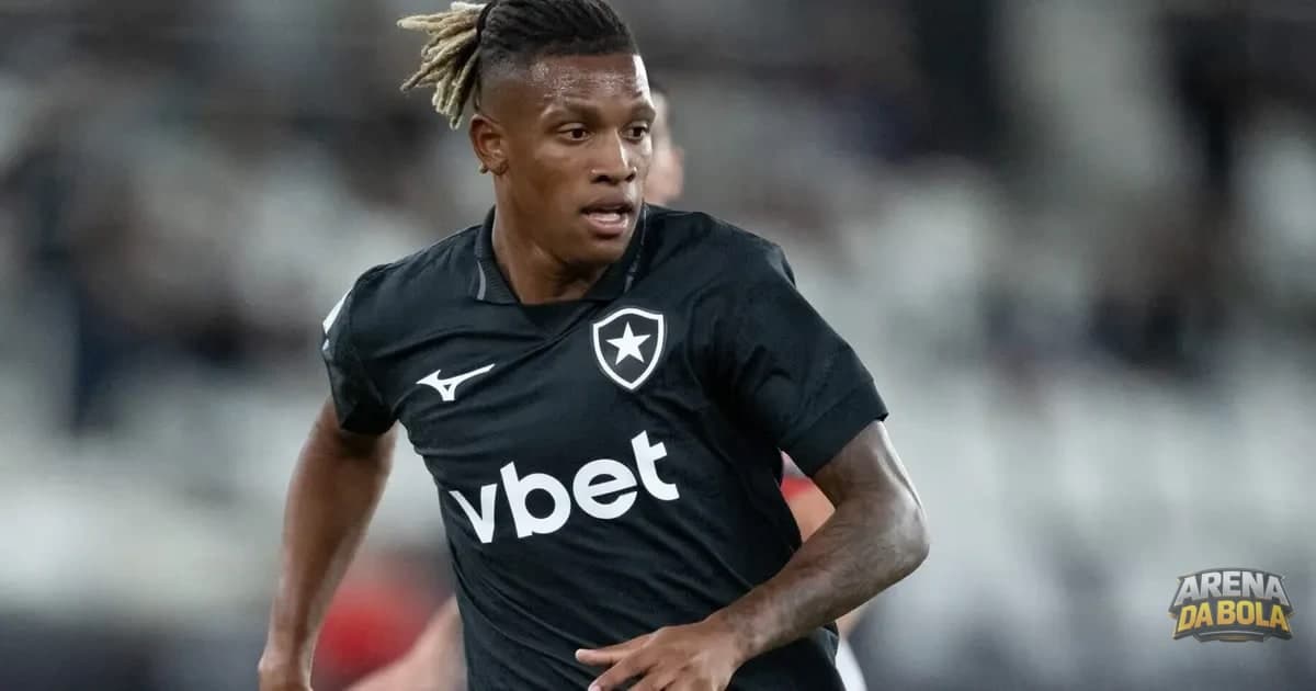 Danilo frustra Palmeiras e beija escudo do Botafogo ao entrar em campo — foto 2