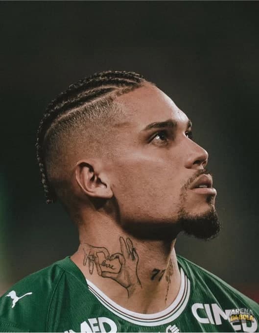 Paulinho sofre entorse no tornozelo esquerdo em confronto contra o Atlético-MG — foto 2