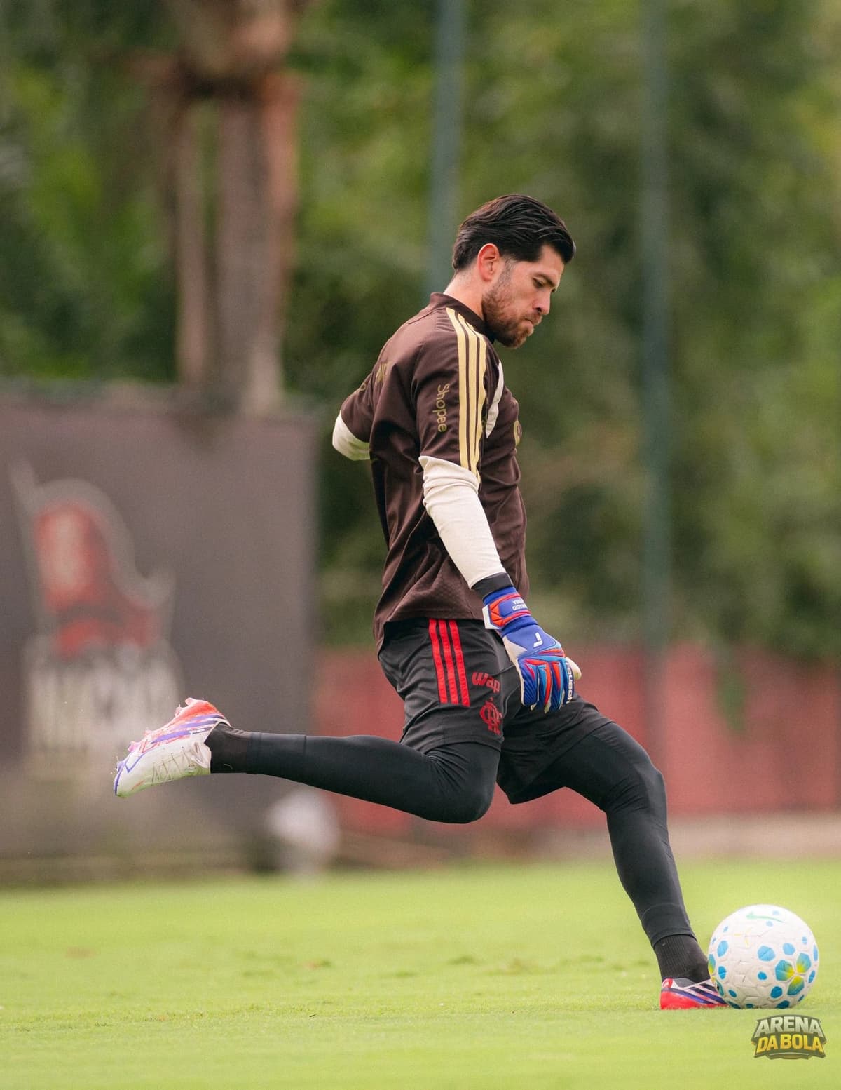 Jogadores do Flamengo retornam ao CT Ninho do Urubu após folga — foto 4