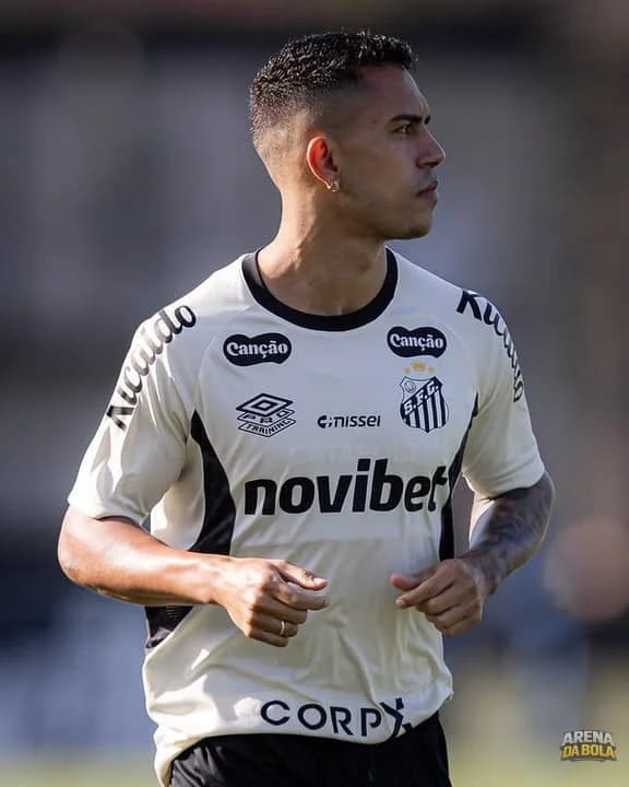Santos inicia treinos táticos com Cuca e ganha reforços