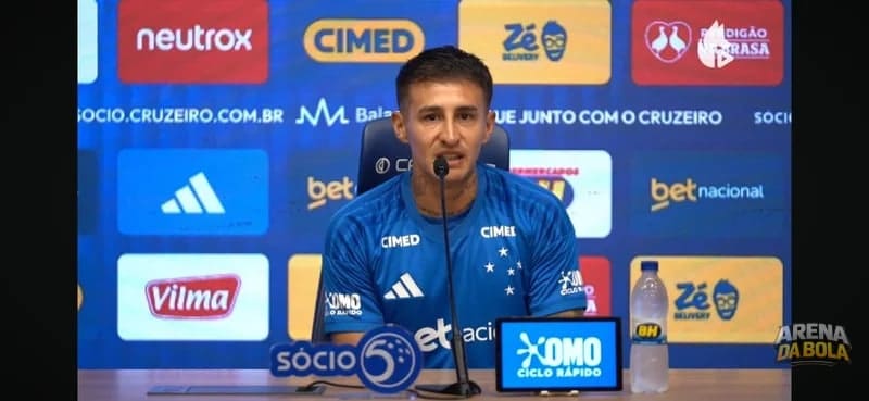 Gabriel Rojas é apresentado pelo Cruzeiro e fala sobre duelo com o Flamengo