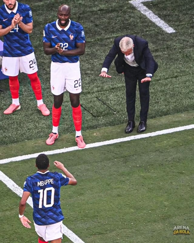 Deschamps elogia Mbappé após vitória da França