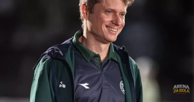 Coritiba confirma permanência de Fernando Seabra após negociações com o Vasco