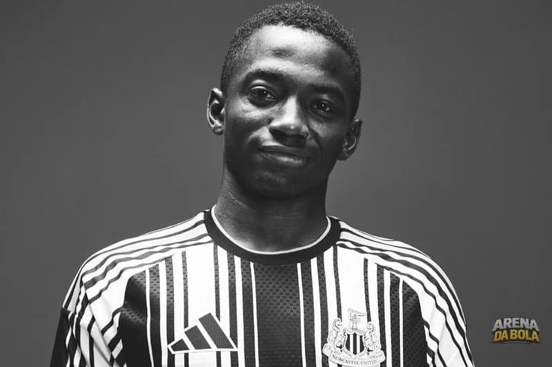 Newcastle anuncia contratação do atacante Bazoumana Touré, da Costa do Marfim